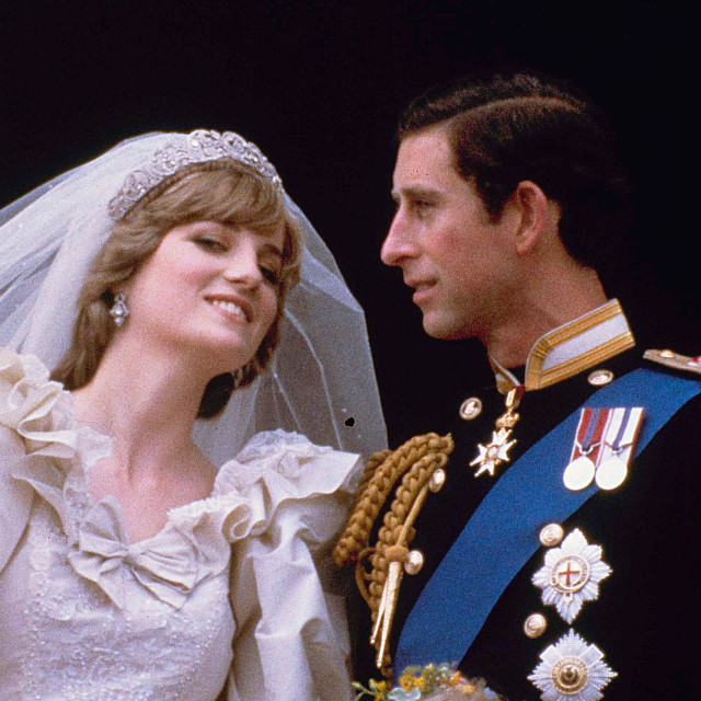 Αποκάλυψη για Κάρολο - Νταϊάνα: Το πραγματικό τρίτο πρόσωπο στον γάμο τους δεν ήταν η Καμίλα