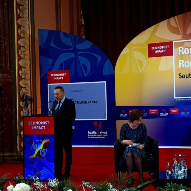 «Καμπανάκι» Στουρνάρα: Δύσκολο να επιτευχθεί αύξηση μισθών αν συνεχιστεί ο πόλεμος