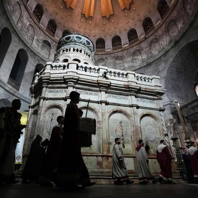 Στροφή από το Ισραήλ – Επιτρέπει την περιορισμένη πρόσβαση στον Πανάγιο Τάφο