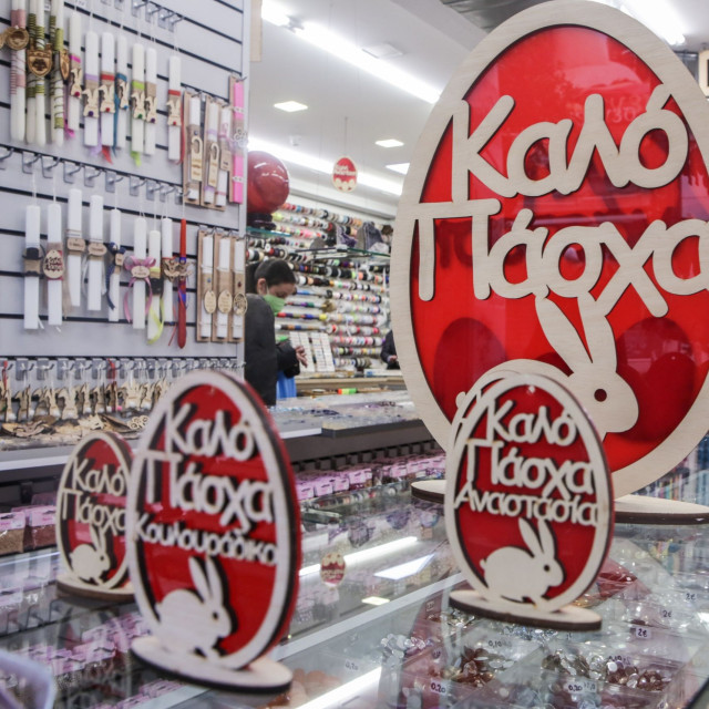 Πασχαλινό εορταστικό ωράριο: Πότε ξεκινάει – Πώς θα λειτουργήσουν τα καταστήματα