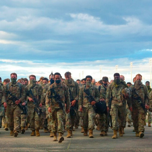 Χιλιάδες αλεξιπτωτιστές του Αμερικανικού Στρατού φτάνουν στη Μέση Ανατολή