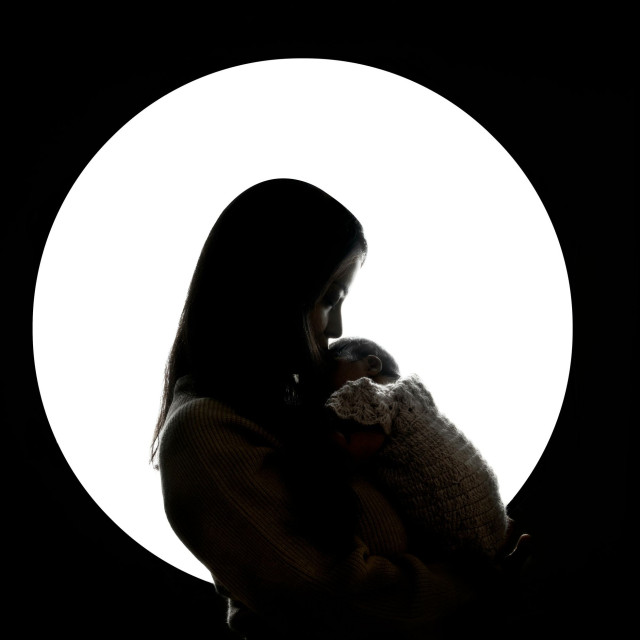 Τίνος είναι το παιδί; Δίδυμοι κοιμήθηκαν με την ίδια γυναίκα με 4 μέρες διαφορά - Η αδυναμία του DNA