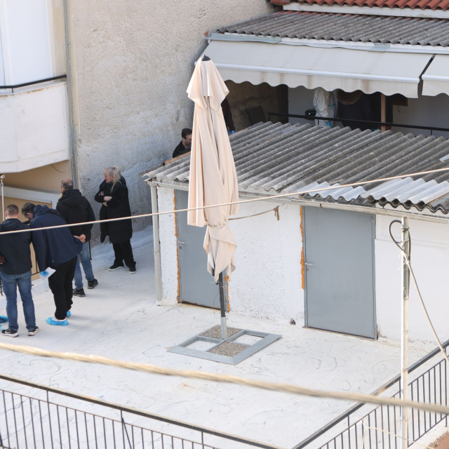 Θεσσαλονίκη: Ο αδερφός της 59χρονης ειδοποίησε τη γειτόνισσα - Την έψαχνε στο τηλέφωνο όλη μέρα