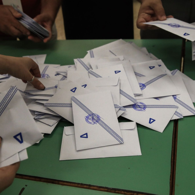 Σταθερότητα, αυτοδυναμία και πολιτικό timing: Το μήνυμα του Μαξίμου και η μάχη του κέντρου