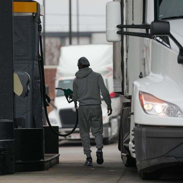 Ο πλανήτης «στενάζει» από την έλλειψη καυσίμων: Πώς θωρακίζονται 15 χώρες