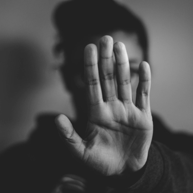 Πειραιάς: Τρόμος για 54χρονη - Την θώπευσε κι αποπειράθηκε να τη βιάσει