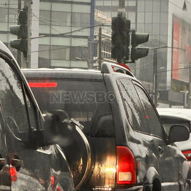 Κίνηση τώρα: Προβλήματα λόγω της κακοκαιρίας - Εκτός λειτουργίας φανάρια σε κεντρικούς δρόμους