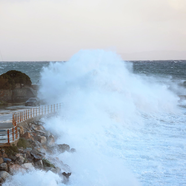 Κακοκαιρία: Προβλήματα σε ακτοπλοϊκά και αεροπορικά δρομολόγια λόγω των θυελλωδών ανέμων