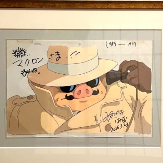 Μακρόν: Το δώρο που έλαβε από διάσημο δημιουργό άνιμε – Ο υπαινιγμός για Τραμπ και πόλεμο στο Ιράν