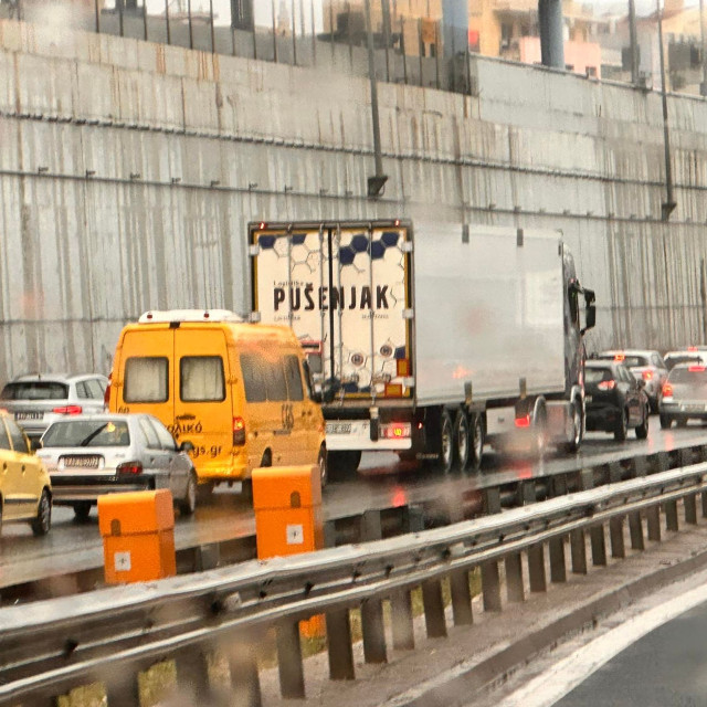 Κίνηση: Μποτιλιάρισμα υπό βροχή στον Κηφισό - Ποιοι δρόμοι είναι στο «κόκκινο»
