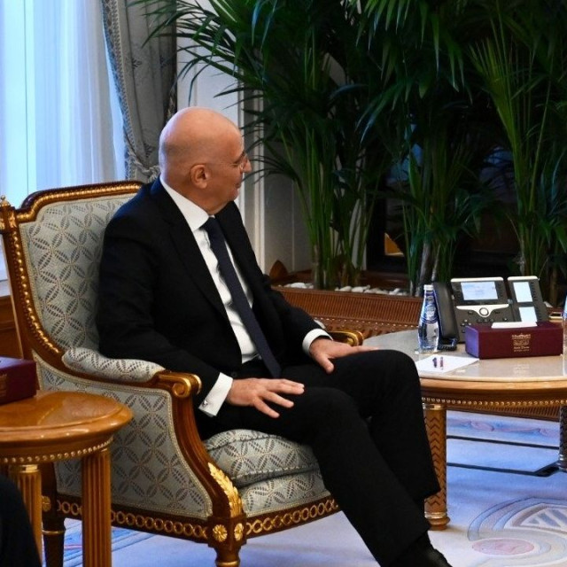 Μετά τα Ηνωμένα Αραβικά Εμιράτα, ο Δένδιας μεταβαίνει στο Κατάρ