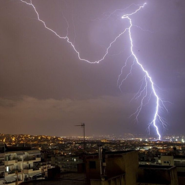 Κακοκαιρία Erminio: Σε κόκκινο συναγερμό η μισή χώρα – Κίνδυνος για πλημμύρες – Οι κρίσιμες ώρες