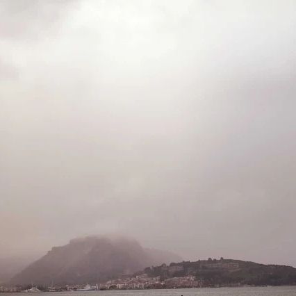 Κακοκαιρία «Erminio»: Κρύφτηκε από την ομίχλη το Παλαμήδι στο Ναύπλιο