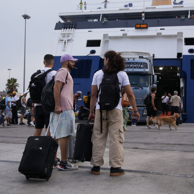 Πάσχα: Έκπτωση έως 50% σε ακτοπλοϊκά και αεροπορικά εισιτήρια - Οι δικαιούχοι