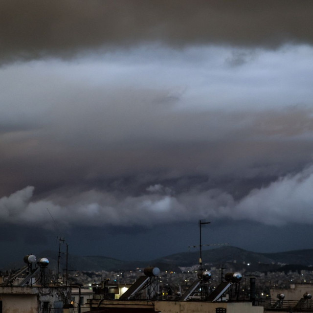 Καιρός: Ένας νεκρός από το πέρασμα της κακοκαιρίας Erminio – Πώς θα κινηθεί τις επόμενες ώρες