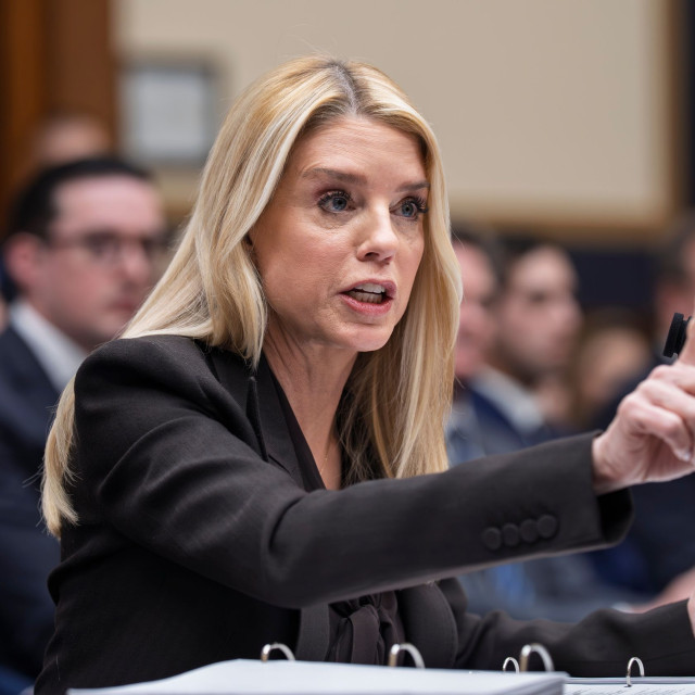 ΗΠΑ: Ο Τραμπ καρατόμησε τη Γενική Εισαγγελέα  Παμ Μπόντι λόγω του χειρισμού των αρχείων του Έπσταϊν