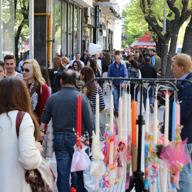 Εορταστικό ωράριο Πάσχα: Σήμερα η πρεμιέρα – Πώς θα λειτουργήσουν τα καταστήματα