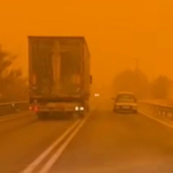 Τρόμος στον ΒΟΑΚ: Νταλίκα προσπερνά στα τυφλά μέσα στη σκόνη