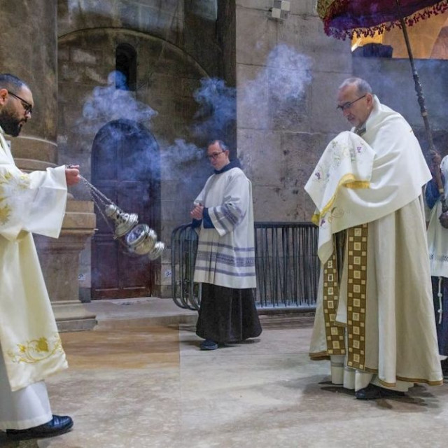 Πανάγιος Τάφος: Χωρίς πιστούς τέλεσε τη λειτουργία ο Λατίνος Πατριάρχης