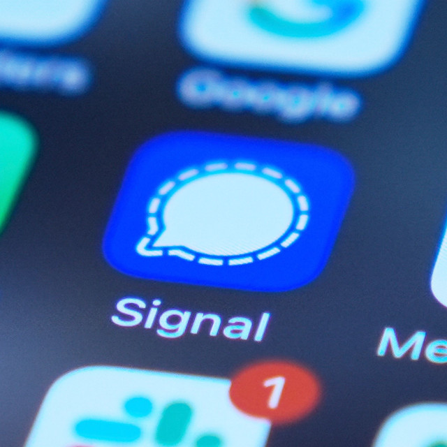 Politico: Στο στόχαστρο χάκερς η Κομισιόν - Γιατί διέταξε άμεση διαγραφή συνομιλιών στο Signal