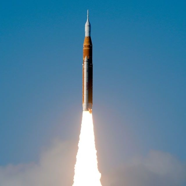 Πιλότος αλλάζει πορεία για να δουν οι επιβάτες την εκτόξευση της NASA