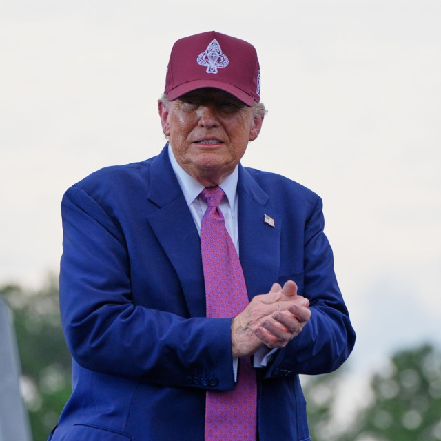 Ένας χρόνος από την «Ημέρα της Απελευθέρωσης»: Πώς άλλαξαν την παγκόσμια οικονομία οι δασμοί Τραμπ