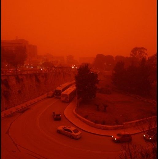 Ο «κόκκινος» ουρανός της Κρήτης στη διεθνή ειδησεογραφία - Οι εντυπωσιακές εικόνες σε όλο τον κόσμο