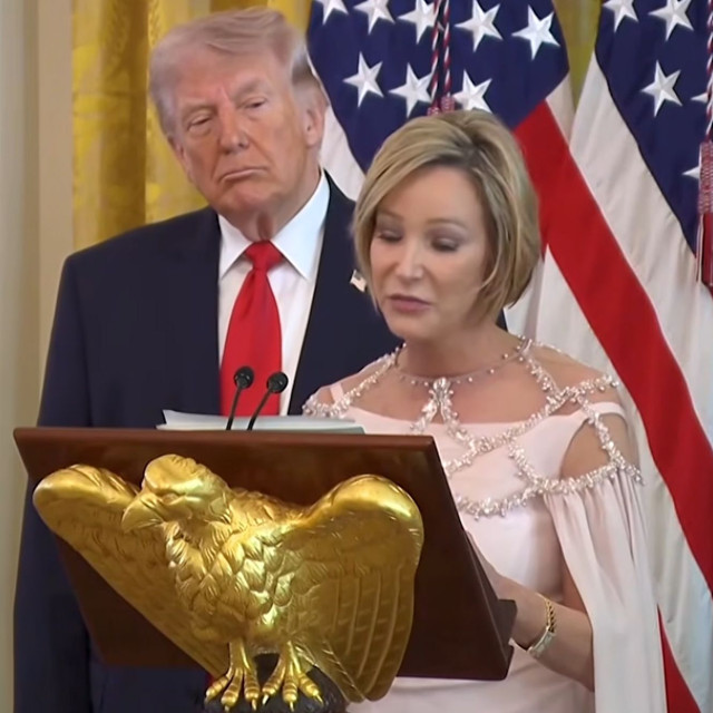 ΗΠΑ: Πνευματική σύμβουλoς του Τραμπ τον παρομοίασε με τον Ιησού σε εκδήλωση στον Λευκό Οίκο