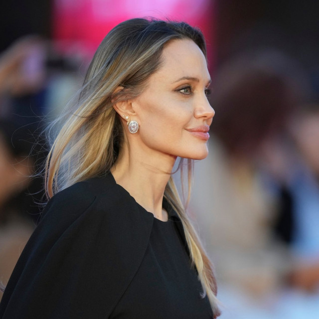 Αντζελίνα Τζολί: Γιατί η εμφάνισή της πυροδότησε ακραίες θεωρίες συνωμοσίας