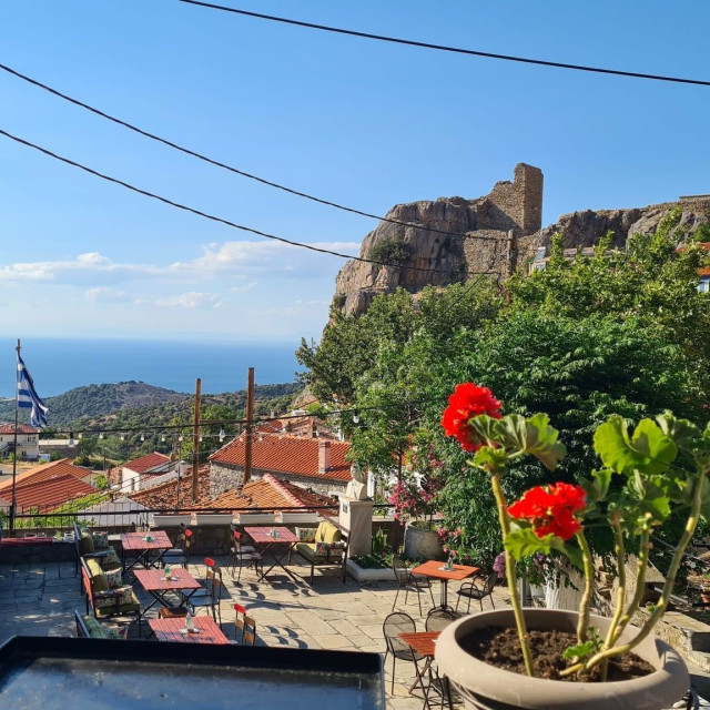 Πάσχα στη Σαμοθράκη: Εκεί που η μυσταγωγία της φύσης συνομιλεί με την ποιότητα της εμπειρίας