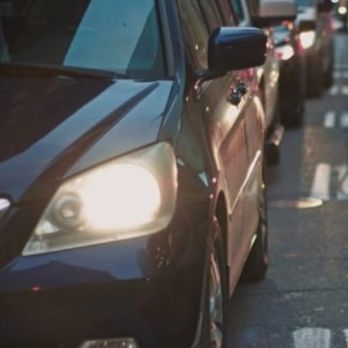 Η χώρα που προσφέρει στους κατοίκους της 25.000 ευρώ για να παρατήσουν την οδήγηση για πέντε χρόνια!