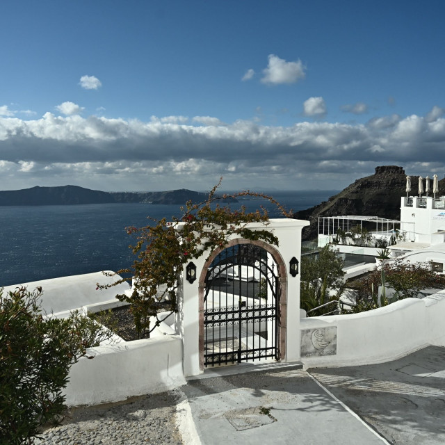 Σαντορίνη: Θα εγκατασταθεί πλατφόρμα που θα κινείται στον ρυθμό των Ρίχτερ