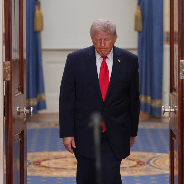 Τραμπ: Δεν είναι θέση να πει πώς θα αντιδράσει εάν πάθει κακό ο πιλότος του αμερικανικού μαχητικού