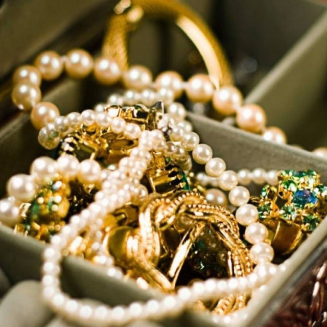 Κιλκίς: «Άρπαξαν» κοσμήματα αξίας 12.000 ευρώ προσποιούμενοι τους υπαλλήλους της ΔΕΗ