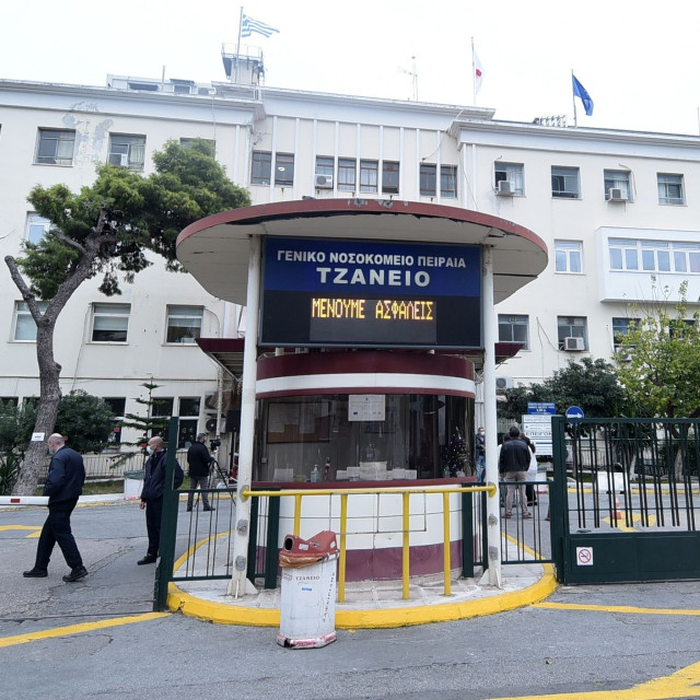 Πειραιάς: 17χρονος παρασύρθηκε από λεωφορείο - Δίνει μάχη για τη ζωή του