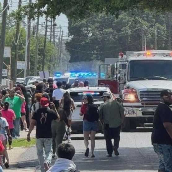 Λουϊζιάνα: Πάνω από 15 τραυματίες όταν αυτοκίνητο έπεσε σε πλήθος