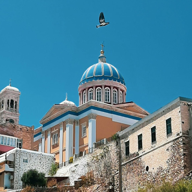 Σύρος: Το μοναδικό μέρος όπου Καθολικοί και Ορθόδοξοι γιορτάζουν μαζί το Πάσχα