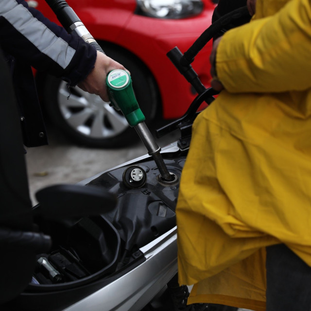 Fuel Pass: Ανοίγουν αύριο οι αιτήσεις - Πώς θα λάβετε χρήματα αυτή την εβδομάδα