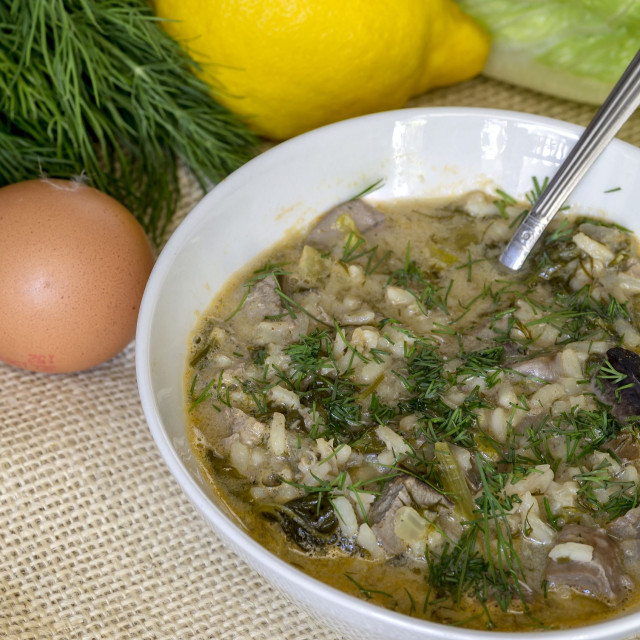 «Οδηγός» για το Πάσχα: Οι «χρυσοί κανόνες» και οι «παγίδες» για αρνί, αυγά και κοκορέτσι