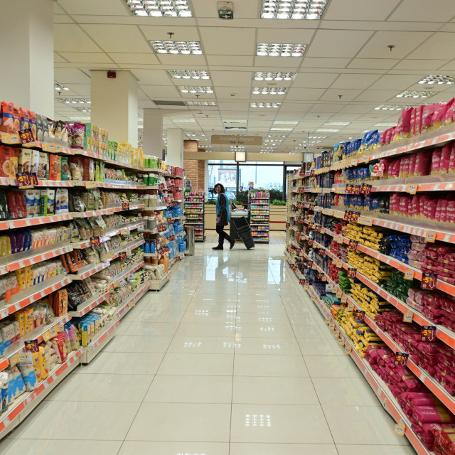 Γιατί τα σούπερ μάρκετ γίνονται… εστιάτορες και κατασκευαστές