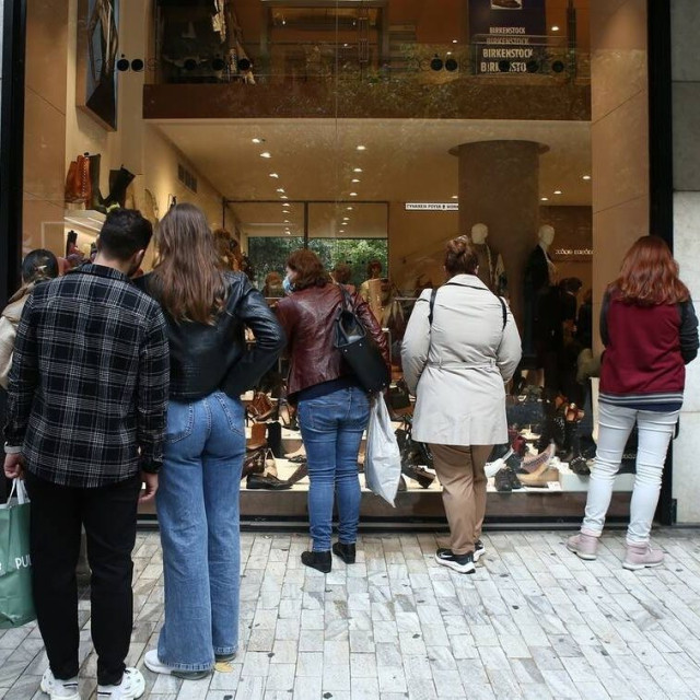 Εορταστικό ωράριο: Τι ώρα κλείνουν σήμερα τα μαγαζιά - Πώς θα λειτουργήσουν τη Μεγάλη Εβδομάδα