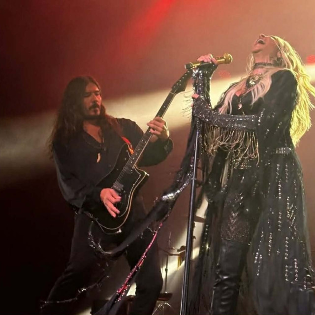 Άννα Βίσση: Αλλαγές στην μπάντα της - Εκτός ο κιθαρίστας Κάρλος Πέρεζ μετά από χρόνια συνεργασίας