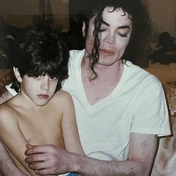 Νέα ανατριχιαστικά ντοκουμέντα για τον Μάικλ Τζάκσον: Οι φωτογραφίες του με νεαρά αγόρια