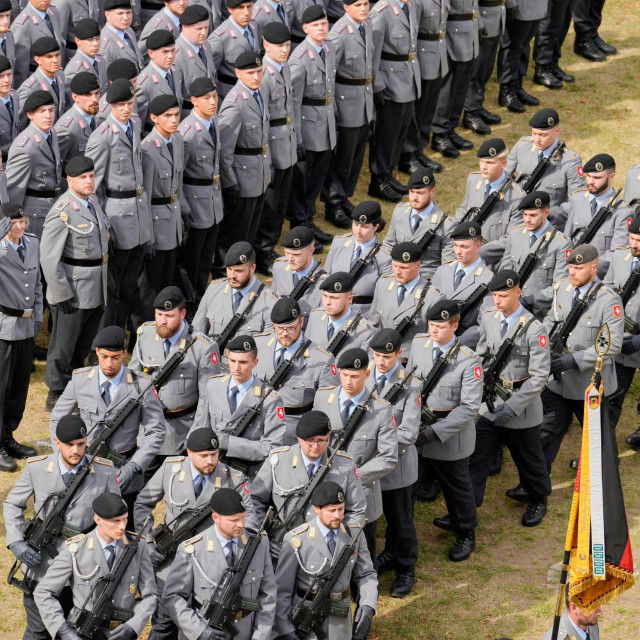 Με άδεια του Στρατού εκτός χώρας για πάνω από 3 μήνες, οι Γερμανοί ηλικίας 17 έως 45 ετών