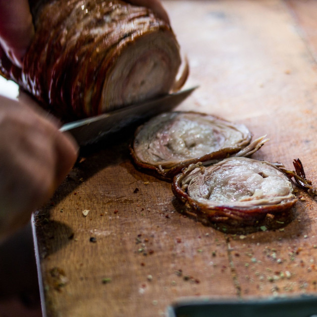 Κοκορέτσι: Τα εκπληκτικά οφέλη υγείας της πιο διάσημης πασχαλινής λιχουδιάς