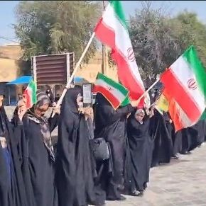 «Ανθρώπινες ασπίδες» με γυναίκες και παιδιά στήνει το Ιράν απέναντι στο τελεσίγραφο Τραμπ