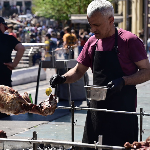 Καιρός Πάσχα: Με εκπλήξεις η Μεγάλη Εβδομάδα – Πώς θα σουβλίσουμε οβελία