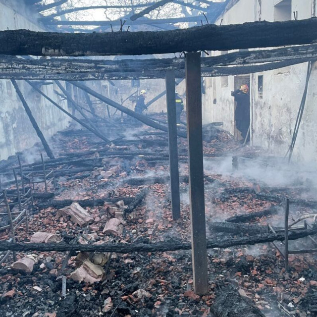 Αχαΐα: Φωτιά σε εκκλησία στην Αιγείρα - Κάηκε ολοσχερώς ο ναός