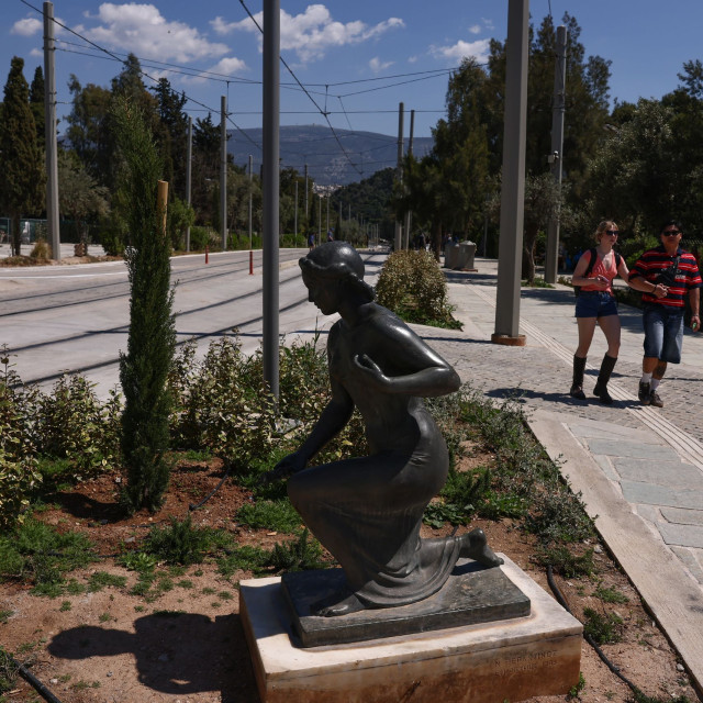 «Δημιουργήσαμε ένα δρόμο, στολίδι για την Αθήνα» - Ολοκληρώθηκαν οι εργασίες στη Βασιλίσσης Όλγας