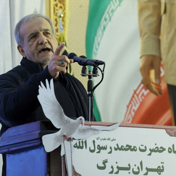 Ρήγμα στο καθεστώς: «Έκρηξη» Πεζεσκιάν κατά Φρουρών - «Οδηγείτε το Ιράν σε μνημειώδη καταστροφή»